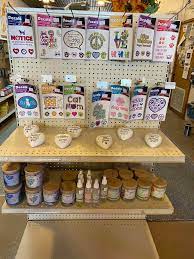All your pets needs in one stop Drreit2t1r0jfm
