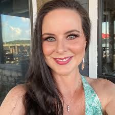 Ashli Baker's Instagram, Twitter & Facebook