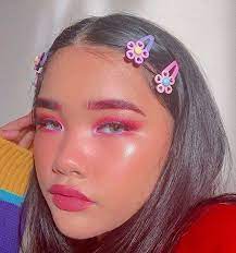 Best Hair Clips Trend This Summer Back To 90s Girls Makeup Artistry Makeup Makeup Inspiration