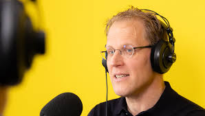 Luister naar de nieuwste YellowChat podcast met Samuel Driessen