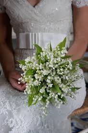 Lily Of The Valley Bouquet Idea Maybe With Rounder And More Green Leaves But Small White Flowers Is Goo Blumenstrauss Hochzeit Brautstrausse Wildblumen Hochzeit