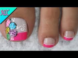 Pintar con esmaltes de colores son una bonita forma de crear fáciles y lindos diseños. Diseno De Unas Para Pies Flores Para Principiantes Unas De Flor Paso A Paso Nlc