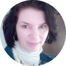 Iris Hobson's Instagram, Twitter & Facebook