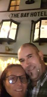 Had a few beers here tonight in Robin Hoods Bay absolutely lovely place but  very fresh🤣🤣🤩🥰🥶👌