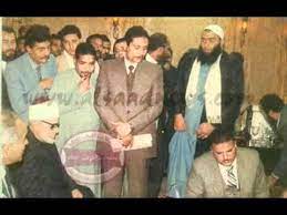 وفي شهر فبراير عام ١٩٩١ تم رفع أكثر من قضية عليه بتهمة النصب، وبعدها سافر إلى فرنسا للعلاج ليصدر بعد سفره بثلاثة أشهر قرار بوضع اسمه على قائمة الممنوعين من السفر، وفي يناير عام. Ø§Ù„Ø­Ø§Ø¬ Ø§Ø´Ø±Ù Ø§Ù„Ø³Ø¹Ø¯ ÙˆØ¨Ù‚Ø§ÙŠØ§ Ø§Ù„Ù…Ø¬Ø¯ Youtube