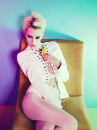 Tisci championed untraditional ideas of beauty across the board — booking the albino model stephen thompson and countless androgynous talents. Juicy Bits Stephen Thompson Givenchy V69 Abbey Lee Kershaw Anja Rubik Anne Of Carversville