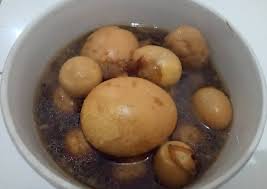 Bagi kamu penyuka semur, sajian manis berbumbu dengan bahan telur puyuh kaya gizi ini sungguh wajib dicoba. Cara Paling Mudah Membuat Semur Telor Ayam Puyuh Bakso Legit Dan Nikmat Masakan Nusantara