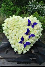 Maybe you would like to learn more about one of these? Eternal Simple Clean And From The Heart Composizioni Floreali Funebri Composizioni Floreali Fiori Del Cimitero