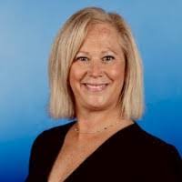 Julie Pratt's Instagram, Twitter & Facebook