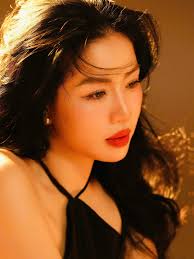 Thu Sang ra mắt album mới Cho em quên tuổi ngọc