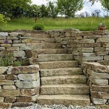 Gartengestaltung Mit Mauern In 2020 Steinmauer Garten Garten Am Hang Garten Landschaftsbau