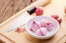 Ia juga dapat dijadikan sumber antioksidan yang sangat ampuh untuk memerangi radikal bebas di dalam tubuh. Cek Fakta Menaruh Irisan Bawang Merah Di Sudut Ruangan Menyerap Racun