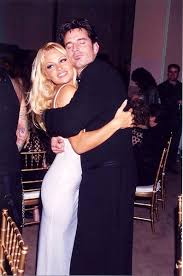 Первое фото со съёмок сериала пэм и томми: Pamela Anderson And Tommy Lee 1995 Famous Grammy Couples You Forgot About Livingly