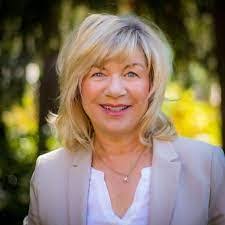 Jaclyn Yoselevich's Instagram, Twitter & Facebook