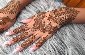 Motif henna digandrungi terlebih untuk seseorang yang hendak melakukan sebuah acara seperti pertunangan atau pernikahan. 1001 Gambar Henna Tangan Pengantin Jari Kaki Anak Anak Arab 2021 Lengkap Pensil Aisyah