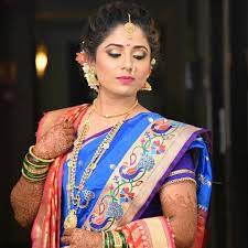 Queen Of Silks Paithani Saree Indian Bride Hairstyle Indian Wedding Photography Poses Saree Hairstyles