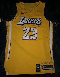 Lebron james' home lakers debut brought the fans to their feet! Ø§Ù„Ø¥ØªØµØ§Ù„ ÙˆØ­Ø´ Ù…Ø­ØªÙ…Ù„ Lakers City Edition Jersey Authentic Ffigh Org