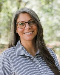 Broncos, meet Erin Prichard, B.S.'13, our next 2024 Emerging Alumni Award  recipient! Prichard was nominated for this award by Dana Hammond, B.S.'04,  faculty specialist at WMU. Hammond says, “Erin has been an