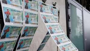 Σε τέσσερις κληρώσεις τον αύγουστο διένειμε συνολικά 2.411.510 ευρώ. Klhrwsh Laikoy Laxeioy Ths Triths 6 11 Deite Toys Tyxeroys Laxnoys Ellada Thepressroom Gr