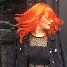 Sorprendi a tutti con dei capelli brillanti, colorati e luminosi. Colore Capelli Autunno 2017 Il Trend E Fluo Ed Arancio Long Hair Styles Hair Styles Hair Color