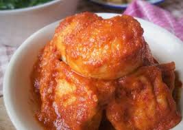 Selain itu, ayam betutu bali punya keunikan lain, karena akan memberikan daun singkong ke dalam perut ayam setelah dilumuri dengan bumbu genep di atas. Telur Tahu Bumbu Bali Nikmat Menggoda Selera Modern Id