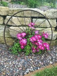 70 Creative Flower Spring Ideas To Decorate Flower Beds In Front Of Your Home 38 Small Flower Gardens Backyard Landscaping Backyard Garden