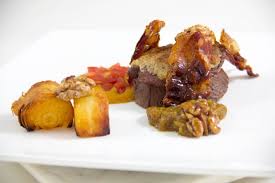 Roti De Biche Aux Noix Basse Temperature Puree D Oignon Et Sauce Diable