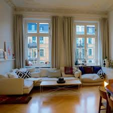 Wohnzimmer Mit Grosser Fensterfront Altbau Fenster Wohnung Wohnen