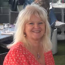 🤣😬 Cake for you, you, you... Cake for everyone.