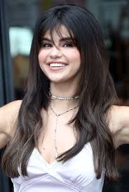 Selena gomez just chopped off her signature long hair and debuted a pretty lob on instagram. Selena Gomez S Short Bob Haircut Popsugar Beauty