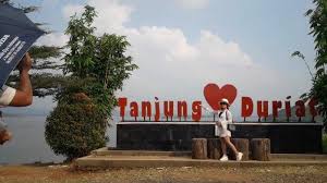 Harga tiket masuk wisata nya pun cukup murah sob yakni setiap wisatawan bakal dikenakan biaya sekian dulu ya artikel tentang harga tiket dan lokasi puncak damar waduk jatigede sumedang. Kawasan Wisata Air Tanjung Duriat Sumedang Tempat Tenang Dan Nyaman Tiket Masuk Terjangkau Tribunjabar Travel