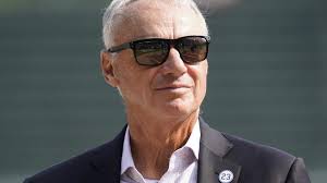 Alex Gordon sprains wrist in collision as Royals fall 3-2 to White Sox