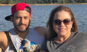 La madre de Efraín Ruales se impregna de calor familiar en invierno