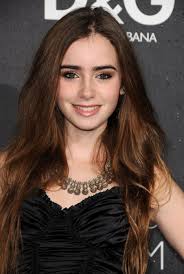 Lily collins, die schöne tochter von musiklegende phil collins, überzeugt nicht nur durch ihre markanten augenbrauen. Lily Collins Lily Collins Love Lily Lilly Collins
