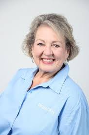 Leslie Dorn's Instagram, Twitter & Facebook