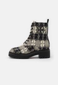Get free shipping on designer shoes, handbags, clothing & more of this season's latest styles from designer tory burch. Tory Burch Miller Lug Sole Bootie Lace Up Ankle Boots Black White Grey Zalando De