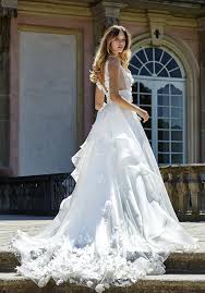 Sognare vestito nero disgrazie e disperazione in agguato. Gli Abiti Sposa Da Sogno Dello Stilista Stefano Blandaleone Abiti Da Sposa Luccicanti Abiti Da Sposa Abiti Da Sposa Con Volant
