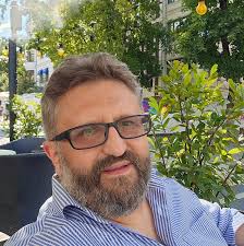 Памела Андерсон ? Это как так можно эволюционировать ?)))