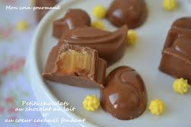 Petits Chocolats Au Chocolat Au Lait Et Au Coeur Caramel Fondant Mon Coin Gourmand Recette Bonbon Chocolat Petit Chocolat Recette Bonbon