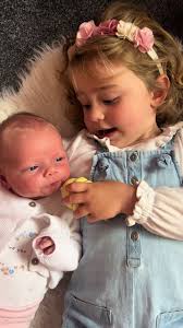 4 weeks of Maeve 🩷