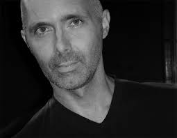 Eva Zeisel: Life, Design, and Beauty : Moore, Pat, Wolfframm, Pirco,  Kirkham, Pat: Amazon.ca: Books