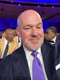 Tracy Morgan just sat down behind me and immediately told Tony Dorsett:  “You are my biological father. I love you, Tony Dorsett”