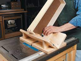 The dovetail joint is a utilitarian and reliable. Router Table Dovetail Key Jig Woodworking Project Woodsmith Plans