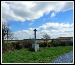 Nous vous proposons un service de livraison de fleurs sur le lieu de cérémonie pour exprimer votre soutien. La Verrie 85 Le Drame De La Croix De L Emonniere La Maraichine Normande