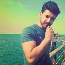 Emre kıvılcım ve ece çeşmioğlu'nun başrollerde olacağı türkler geliyor, adaletin kılıcı filminde seray kaya, levent özdilek gibi isimlerin yanı sıra oldukça geniş bir kadro yer alacak. Emre Kivilcim Emrekvlcm Twitter