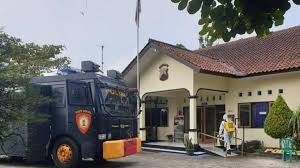 Permukaan bulan yang tidak terkena cahaya matahari, betapapun menghadap ke pengamat atau permukaan bumi, tidak akan terlihat. Ternyata Ini Alasan Bunga Matahari Selalu Menghadap Sinar Matahari Tribun Jabar