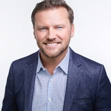 Gloria Putnam's Instagram, Twitter & Facebook