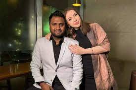 Indian man's Russian wife harassed in Udaipur, husband's reaction goes  viral 