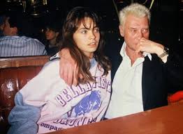 Retour à la liste des chansons. Johnny Hallyday Cette Femme Pour Laquelle Il Chantait Je Te Promets