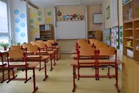 It has around 2,850 inhabitants. Zs Zakladni Skola A Materska Skola Dolni Bojanovice